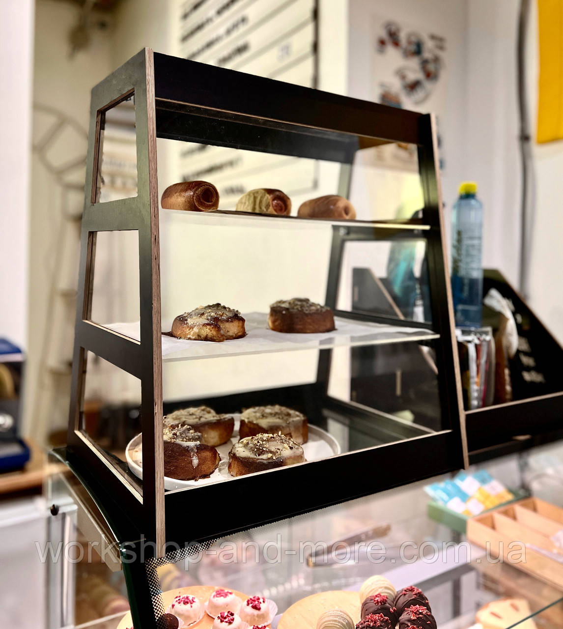 Витрина кондитерская из акрила и дерева, черная для магазина ...