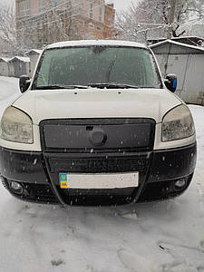 Верхня зимова накладка на решітку Глянцева Fiat Doblo II 2005- - Заглушка радіатора Фіат Добло