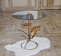 Декоративный журнальный столик со стеклом золотой металл
