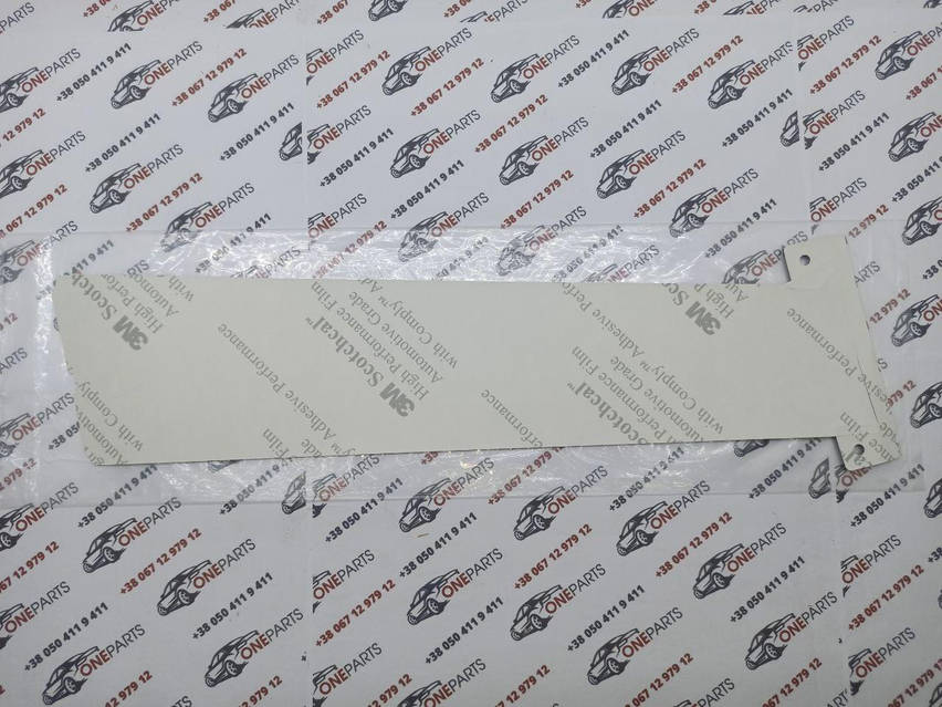 Наклейка оракал передней правой двери Mitsubishi Outlander 3