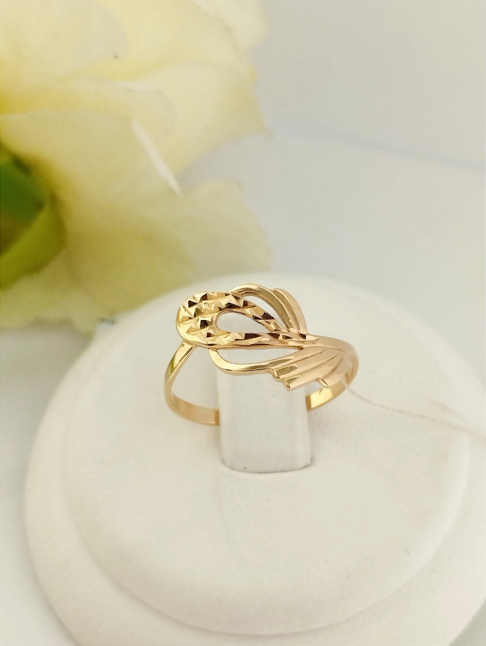 Золота каблучка без каміня золоте кільце без вставок золоте кільце з алмазною гранню