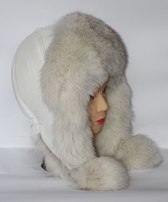 Зимова жіноча шапка вушанка