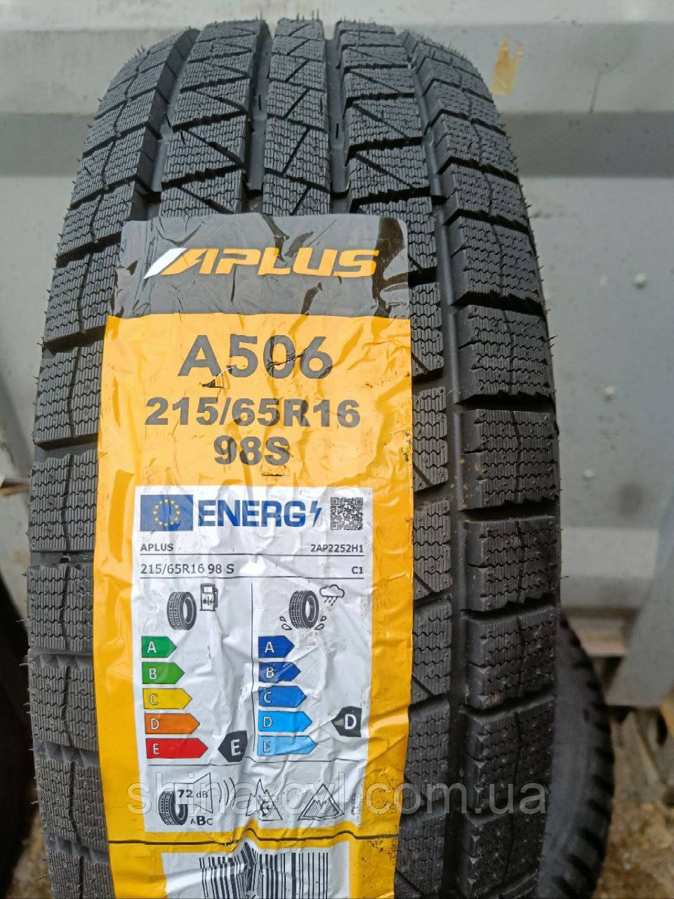 Зимові шини 215 65R16 98S APLUS A506