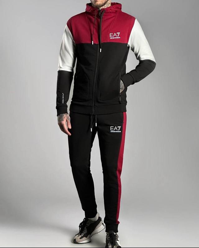 Мужской спортивный костюм Emporio Armani Мужской спортивный костюм Emporio Armani