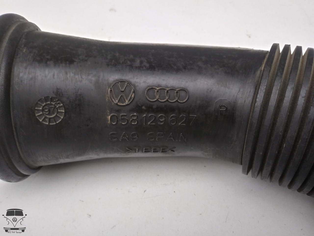 Купить Патрубок воздушного фильтра (058 129 627) Ауди А4 Б5 \ Пассат Б5 ...