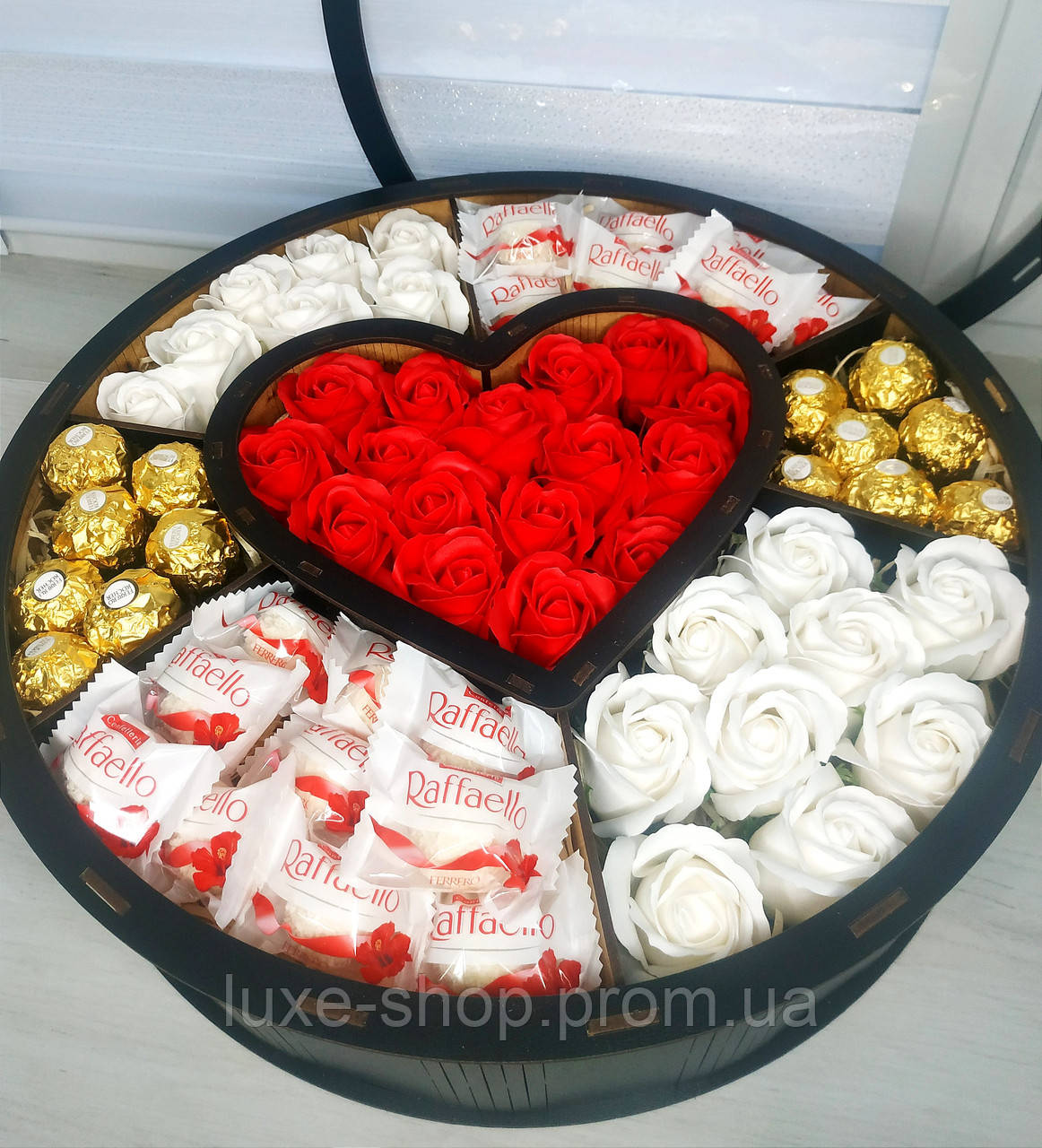 Подарунковий набір з квітами - Троянди - Подарунок для дівчини, жінки на День Народження, День Закоханих