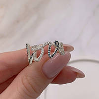 Серебряное кольцо женское "Love" Красивое стильное кольцо из серебра с белыми и черными фианитами