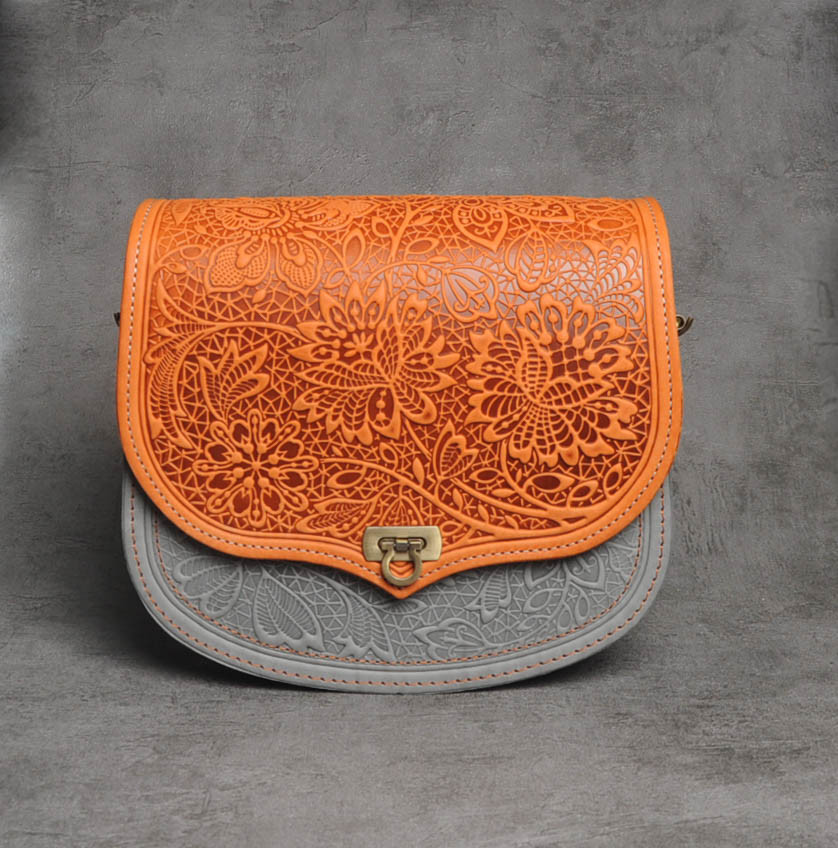 Жіноча шкіряна сумка ручної роботи з тисненим орнаментом «Квітка», рудо-сірого кольору , 23*26*10 см, фото 1