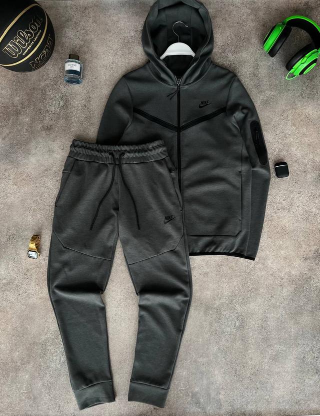 Спортивный костюм Nike Спортивный костюм Nike