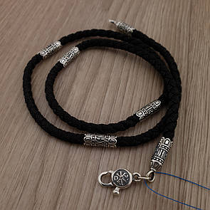 Шовковий шнурок з срібними вставками і застібкою. Діаметр 4 мм. Товста цепочка на шию шовкова. 55 см