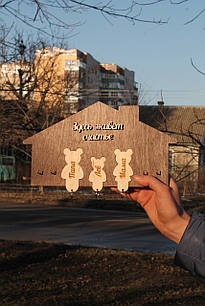 Дерев'яна ключниця з ведмедиками