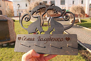 Дерев'яна ключниця з котиками