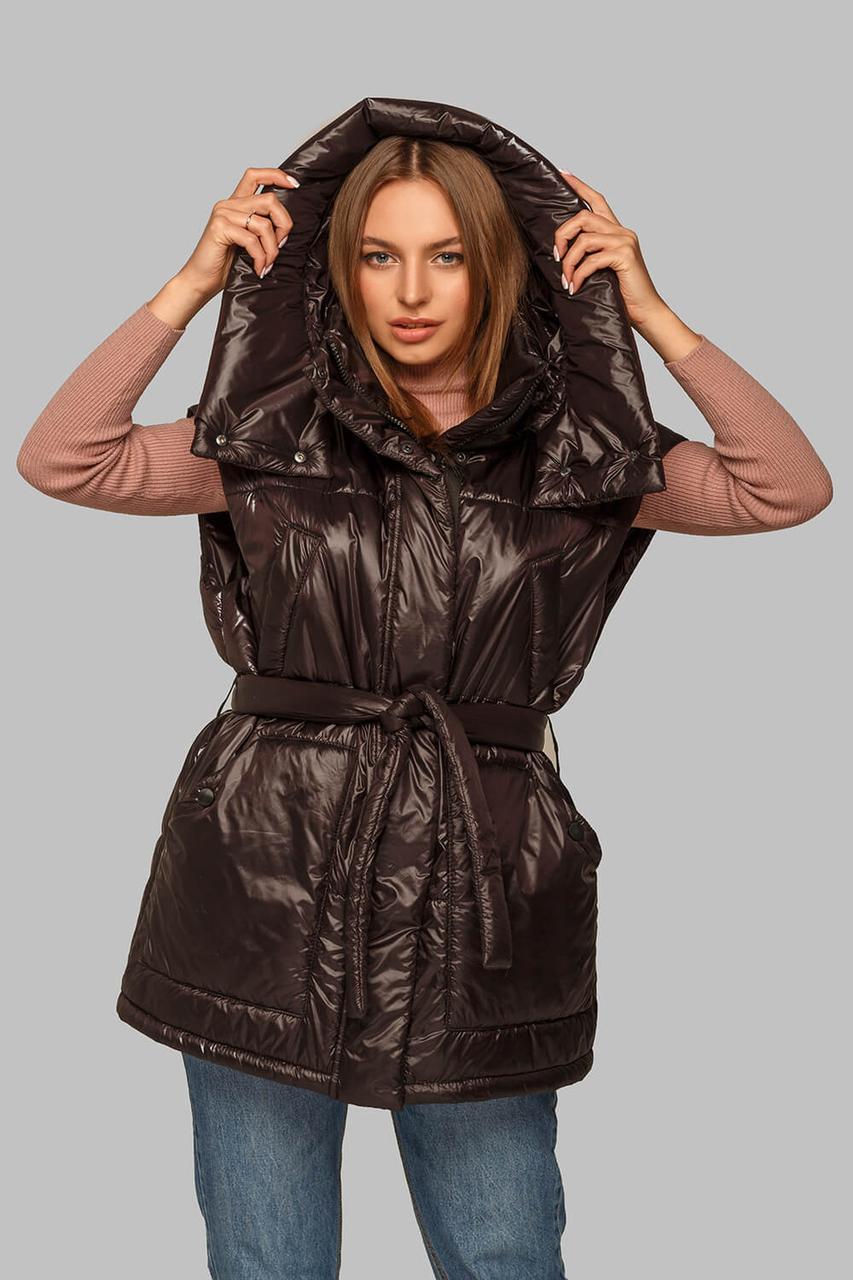 Подовжений жилет жіночий темно-коричневий з об'ємним капюшоном, розмір від S до XL
