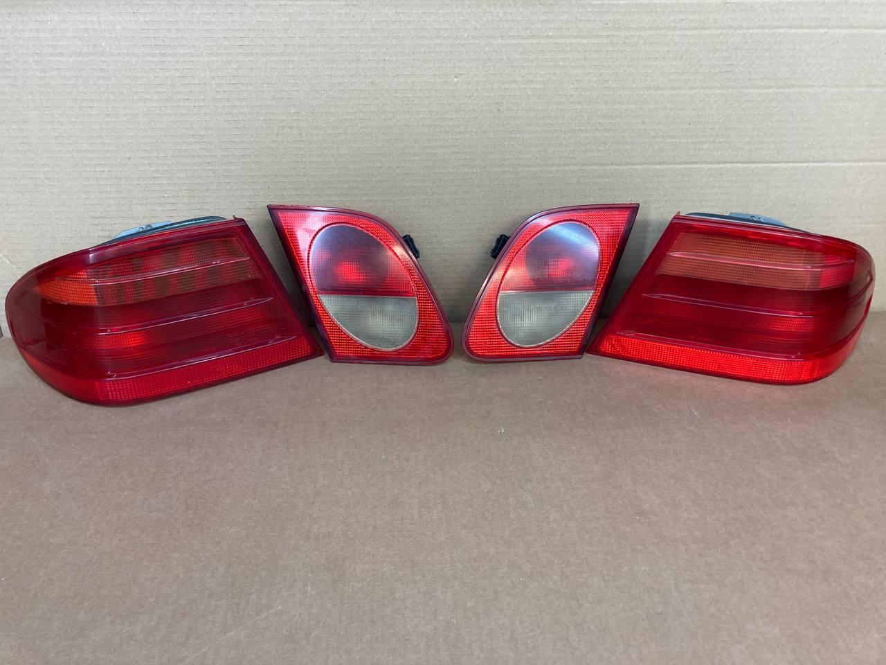 Фонари Комплект на MercedesBenz E W210 (мерседес W210) A2108204464