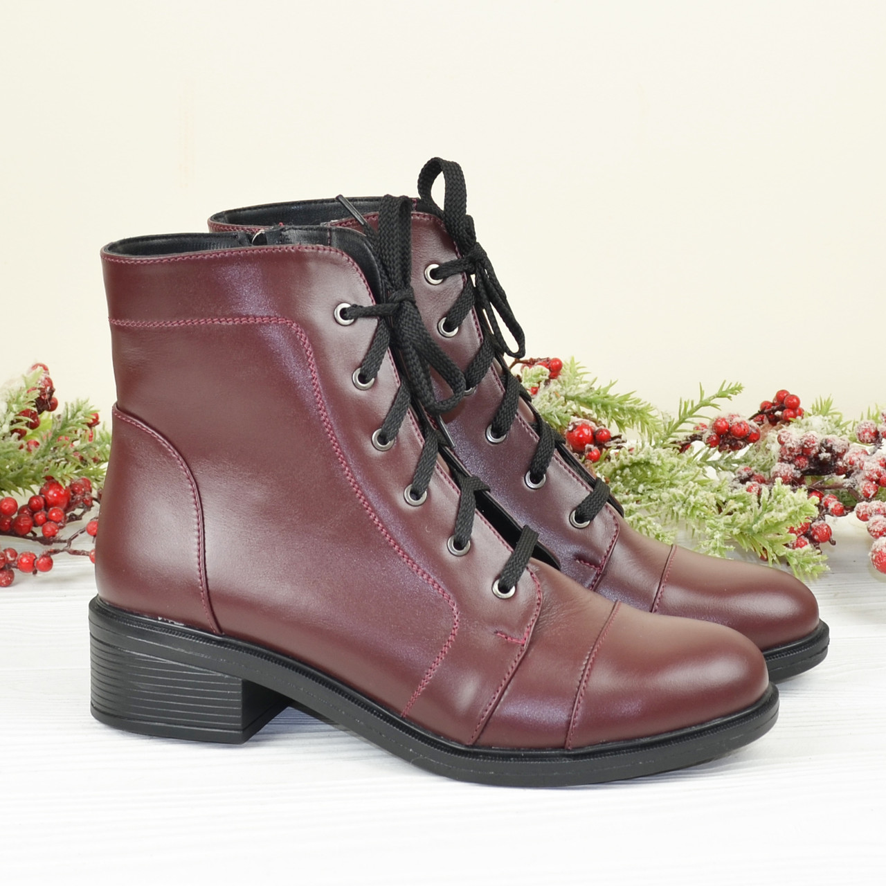 Черевики жіночі шкіряні на невисокому підборі, на шнурках, фото 1