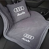 Подушка та плед в машину з вишитим логотипом  Audi, фото 7