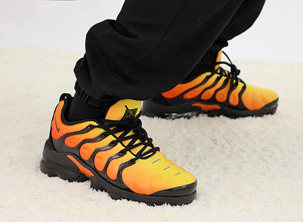 Nike vapormax mens orange sale