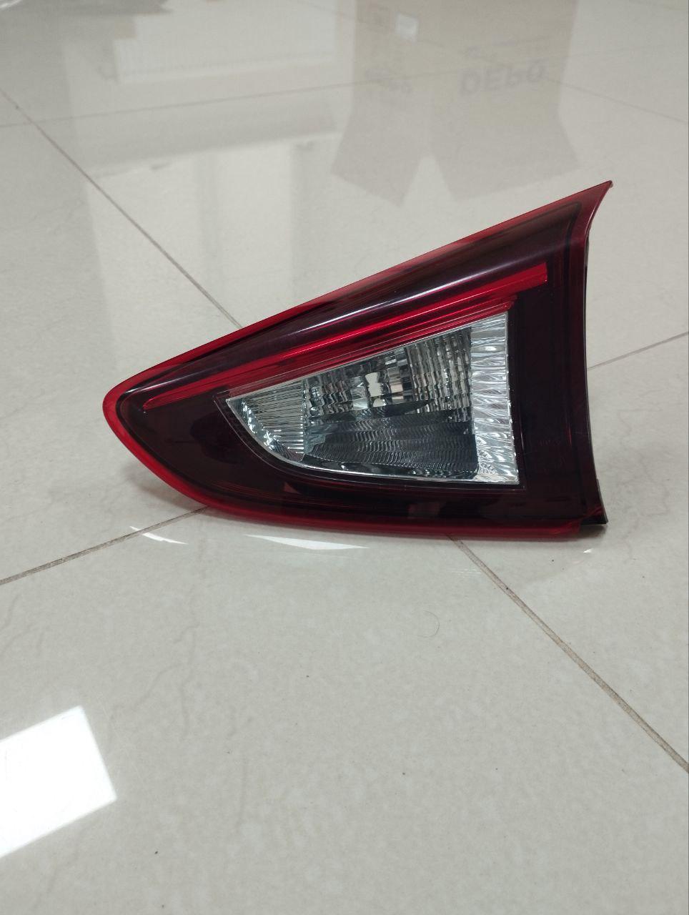 Ліхтар задній правий внутрішній на Mazda 2 (DJ, хетчбек) 2014р.- DA6A513F0B - MAZDA