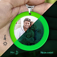 Подарунок водієві — Підвіска в машину кулон із Його фото та написом із неоновим обідком світиться в темряві