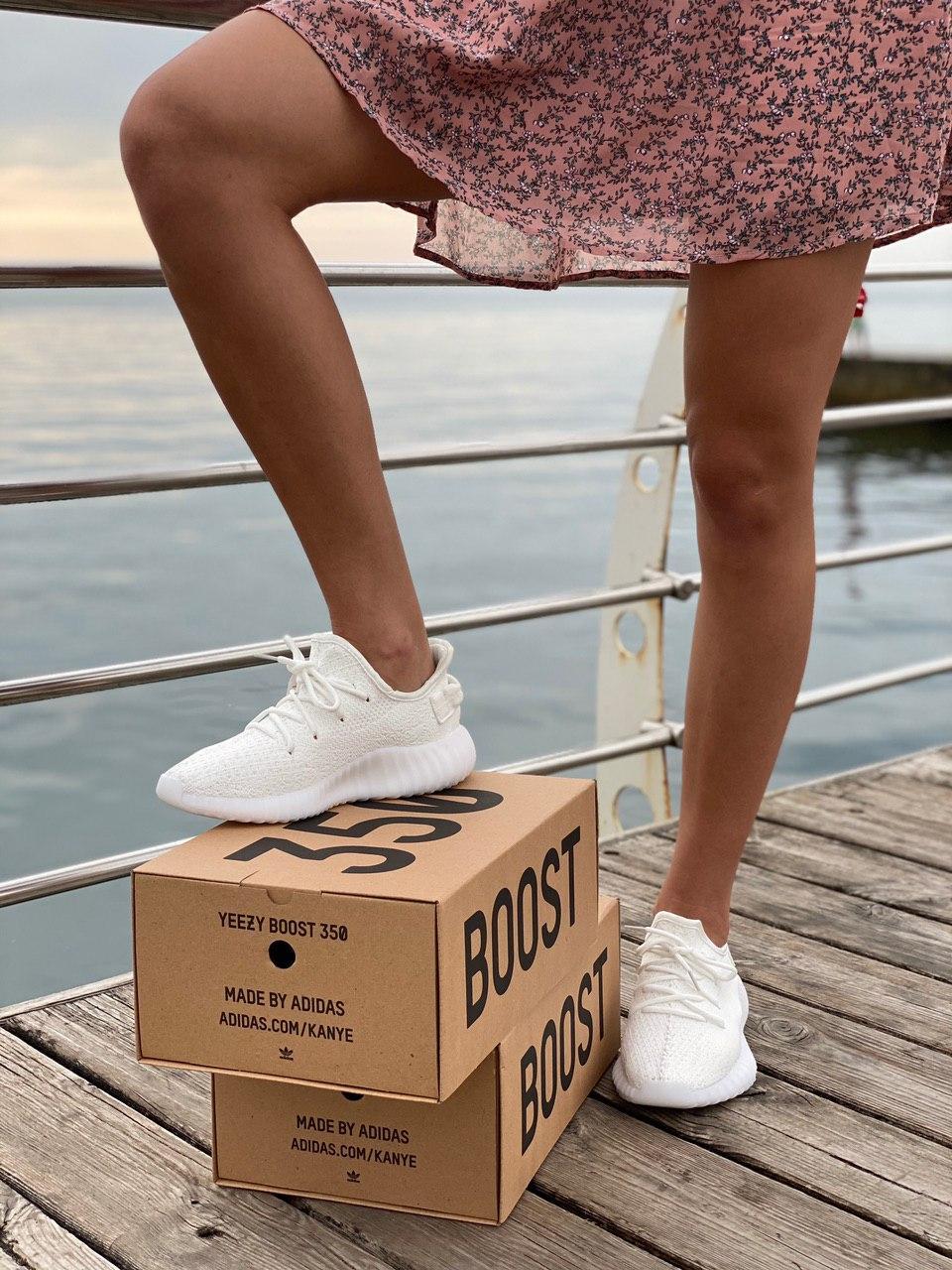 Yeezy triple cheap white prezzo