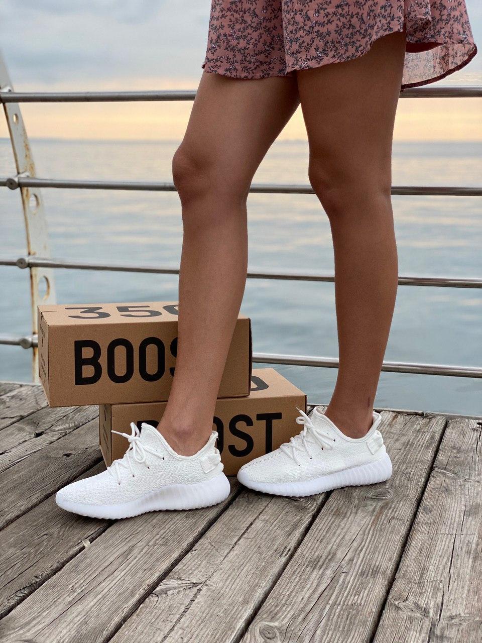 Yeezy triple cheap white prezzo