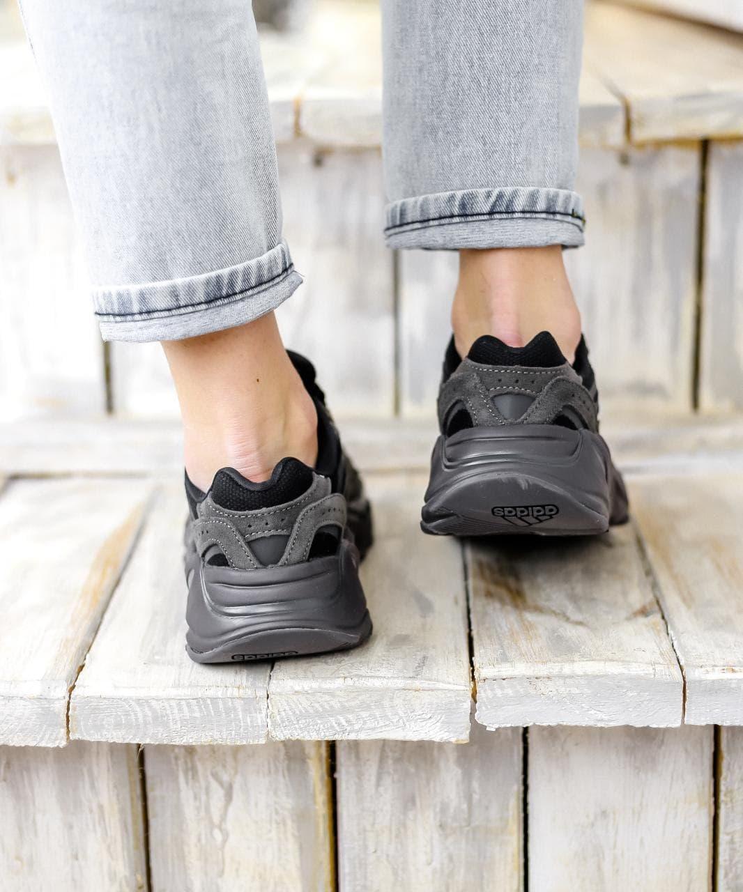Yeezy 700 2024 core black
