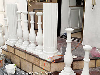 Монтаж балясин и тумб на ступенях крыльца