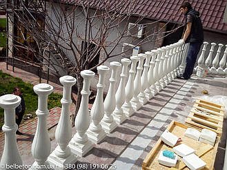 Закрепление балясин на балконе