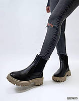 Жіночі осінні чоботи з тракторної підошви з чорної шкіри утеплені натуральним хутром