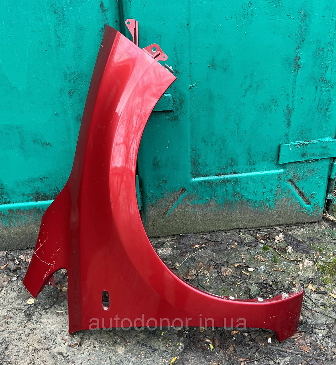 Крило переднє праве NAH - CAYENNE RED PM Nissan Leaf ZE0 / AZE0 (10-17) 63100-3NF0A / FCA00-3NAMA