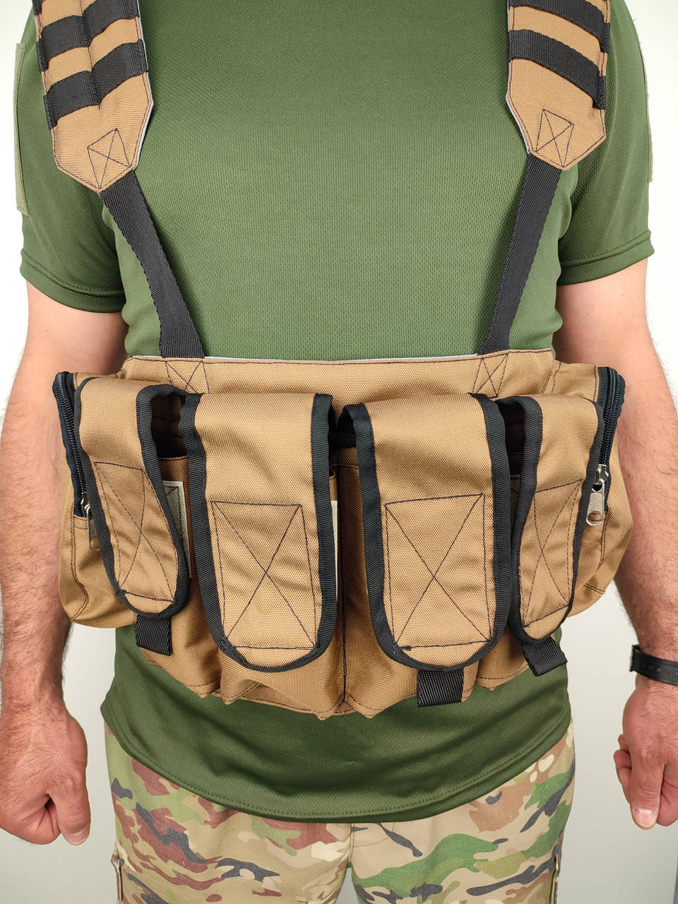

Розвантажувальна система під 4 АК та 2 гранати (розгрузка) LeRoy Tactical койот