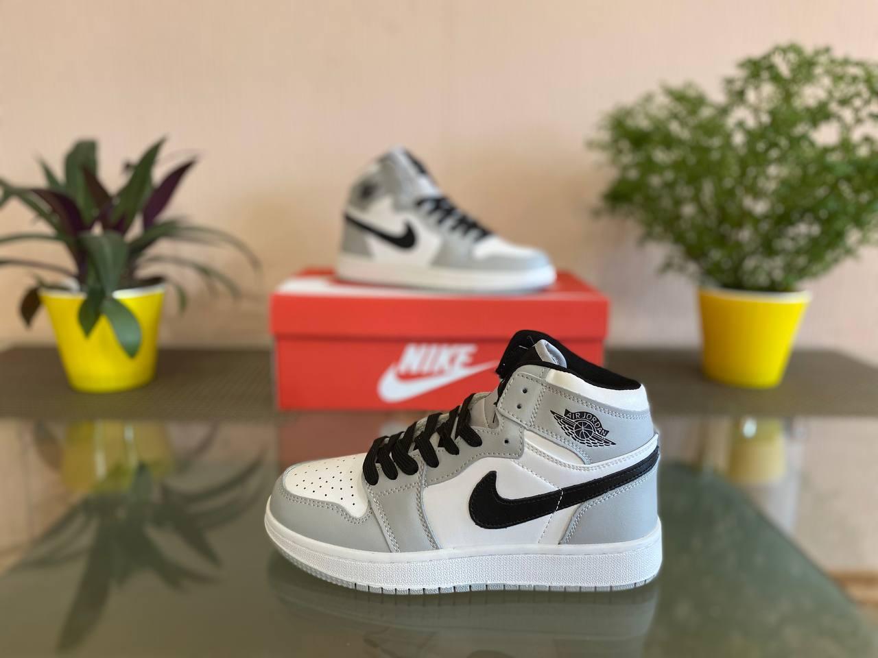 Жіночі високі кросівки Nike Air Jordan 1 Retro (сіро-білі) D294 круті спортивні кроси топ