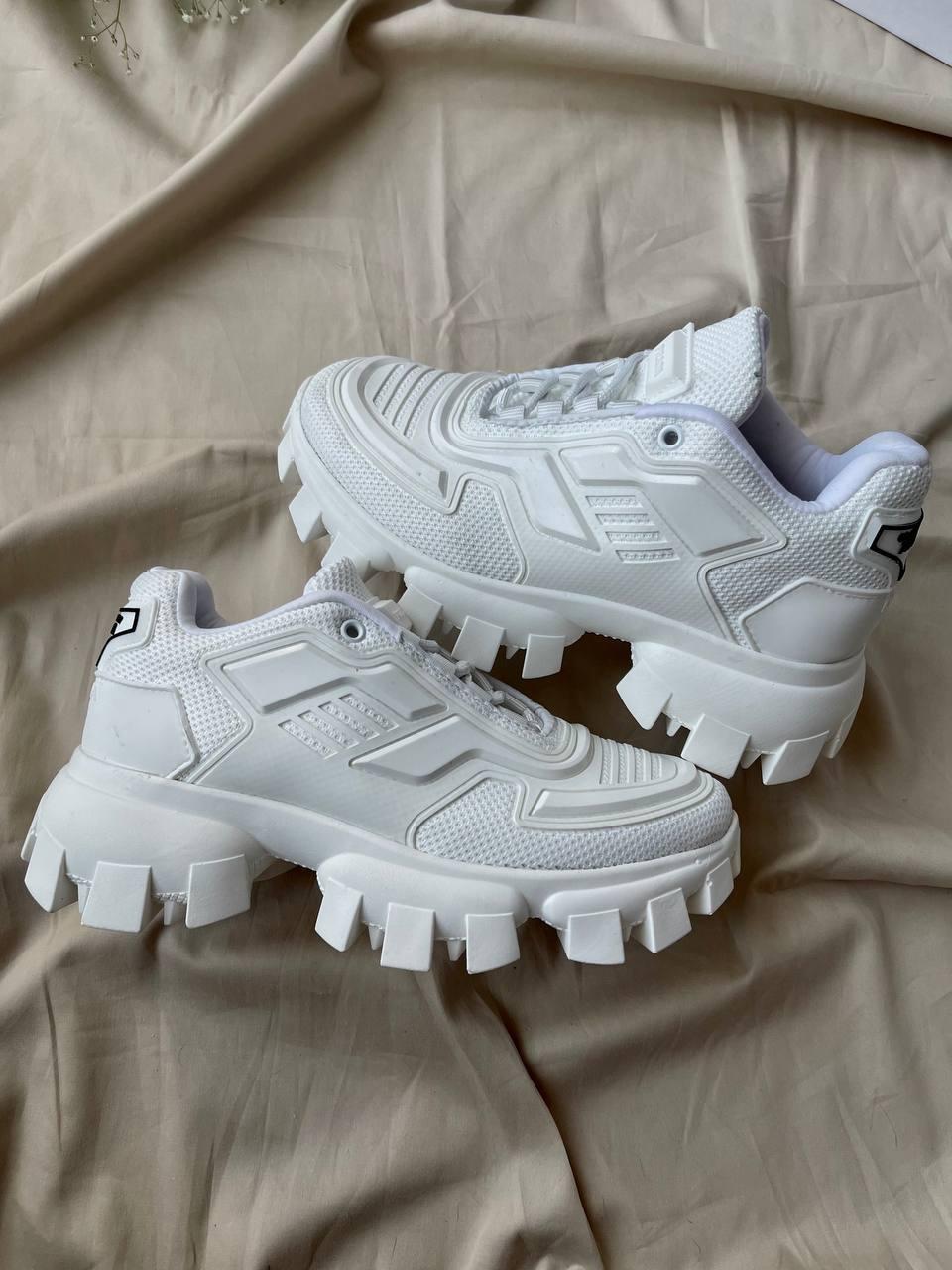Жіночі кросівки Prada CloudBust 'White' (білі) високі модні кроси на товстій підошві L0480 топ