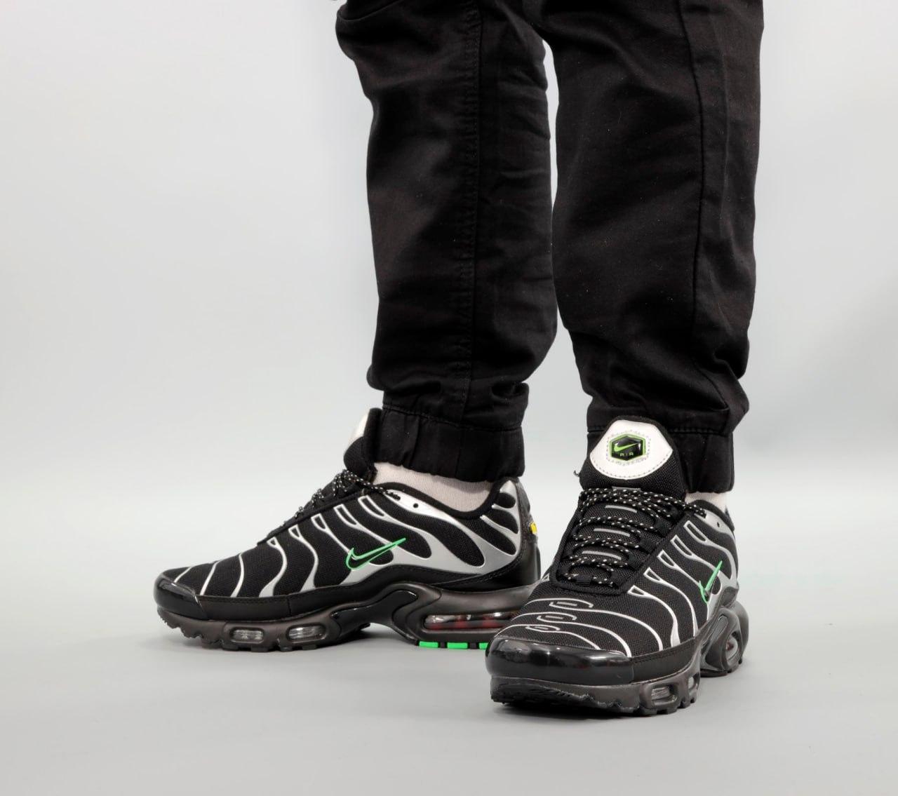 Чоловічі кросівки Nike Air Max TN Plus (чорні зі сріблястим) світловідбивні спорт кроси К14207 top, фото 1