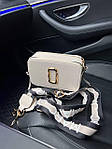 Жіноча сумка клатч Marc Jacobs Milk LOGO (колір молочний) Gi8130 маленька сумочка з емблемою Марсоблас топ, фото 7