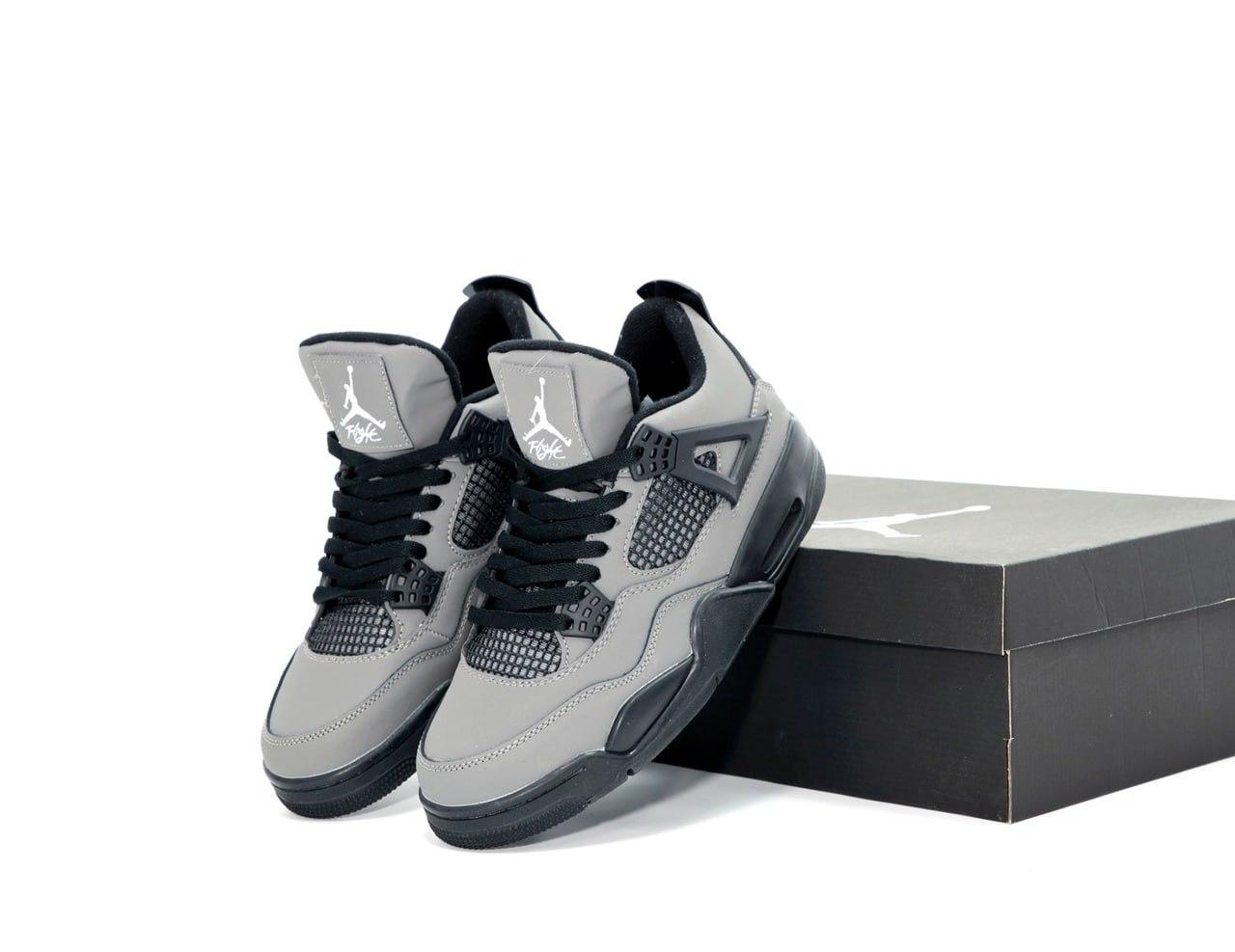 Чоловічі сірі Кросівки Nike Air Jordan 4