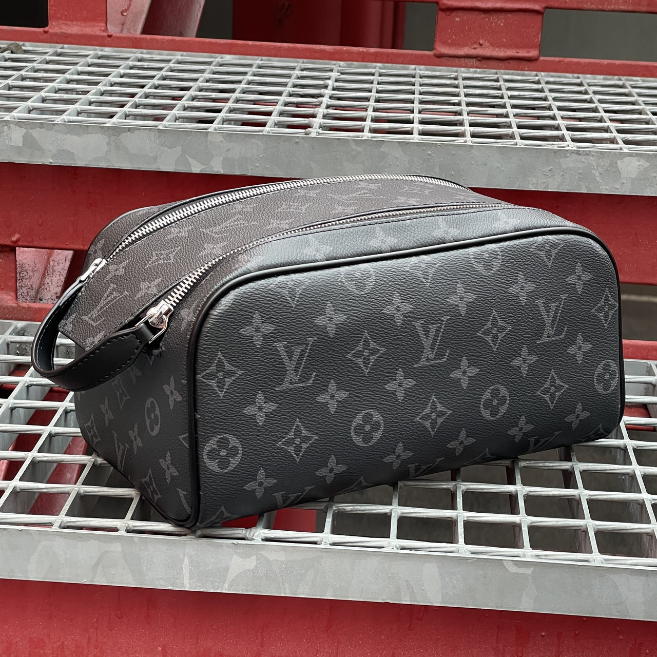 Несесер Dopp Kit Louis Vuitton Монограм (Луї Віттон)