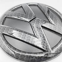 Емблема задня VW (Фольцваген) 110мм GOLF 5, TIGUAN 1, PASSAT B6, CADDY 3, T5 - Карбон (5N0853630), фото 4