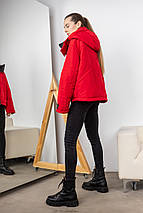 Коротка жіноча куртка оберсайз весна-осінь з асиметричним низом норм, фото 3