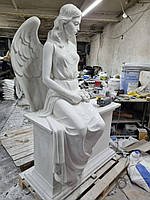 Скульптура ангела з лиття мармуру
