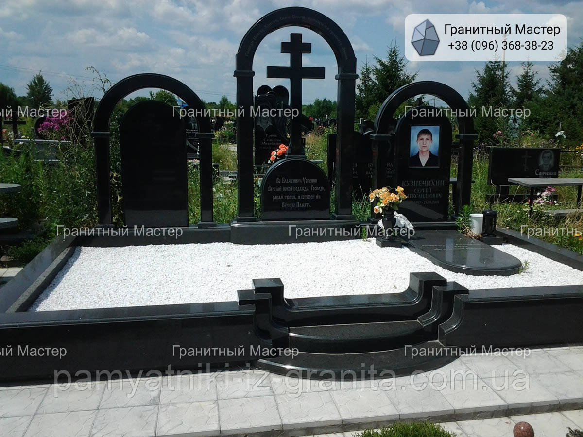 Пам'ятник з граніту з аркою та портретом № 2081