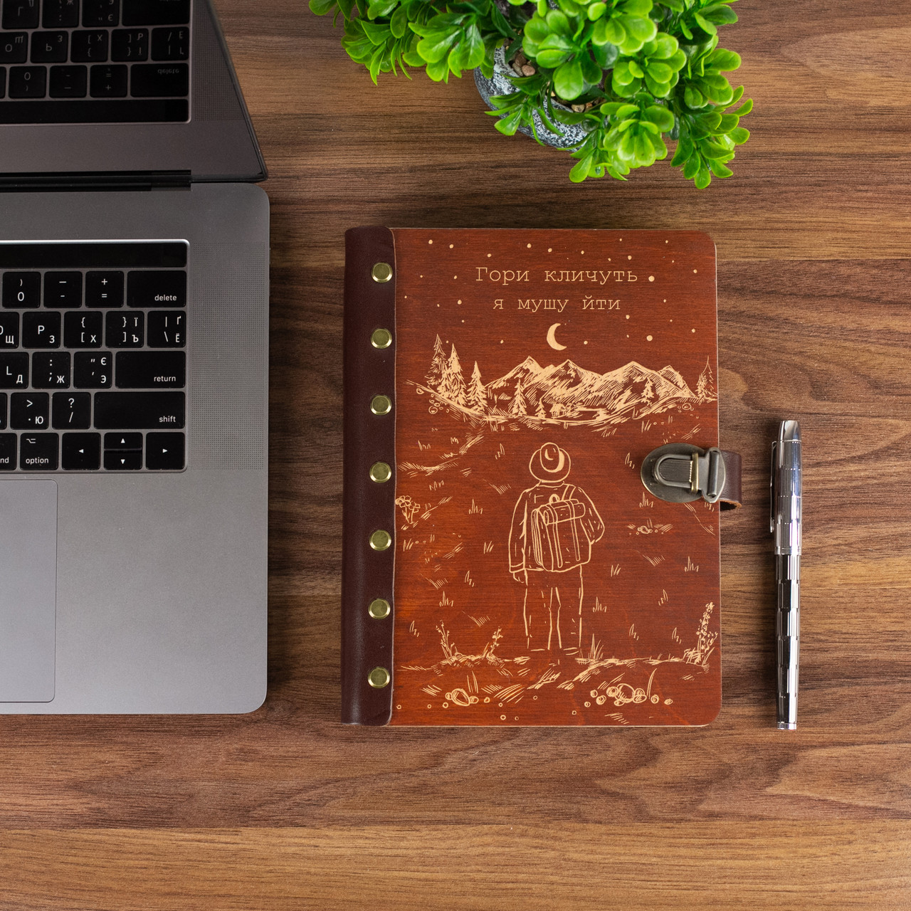 Дерев’яний щоденник для ваших планів з гравіюванням гір, подарунок на Різдво, фото 1