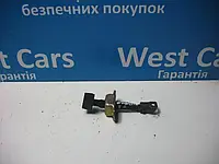 Обмежувач передніх дверей Mitsubishi Pajero Wagon з 1999 по2006