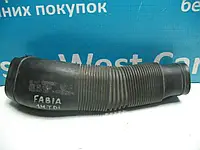 Патрубок воздушного фильтра на 1.4tdi Skoda Fabia з 2007 по2010