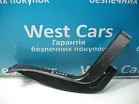 Водостік кришки багажника правий Audi A8 з 2003 по2007