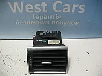 Дефлектор торпедо центральний лівий Audi A8 з 2003 по2009