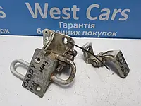 Петлі дверей передніх правих комплект Volkswagen Caddy з 2004  по2015