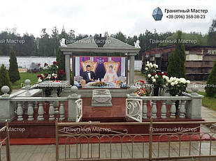 Подвійний пам'ятник № 1015