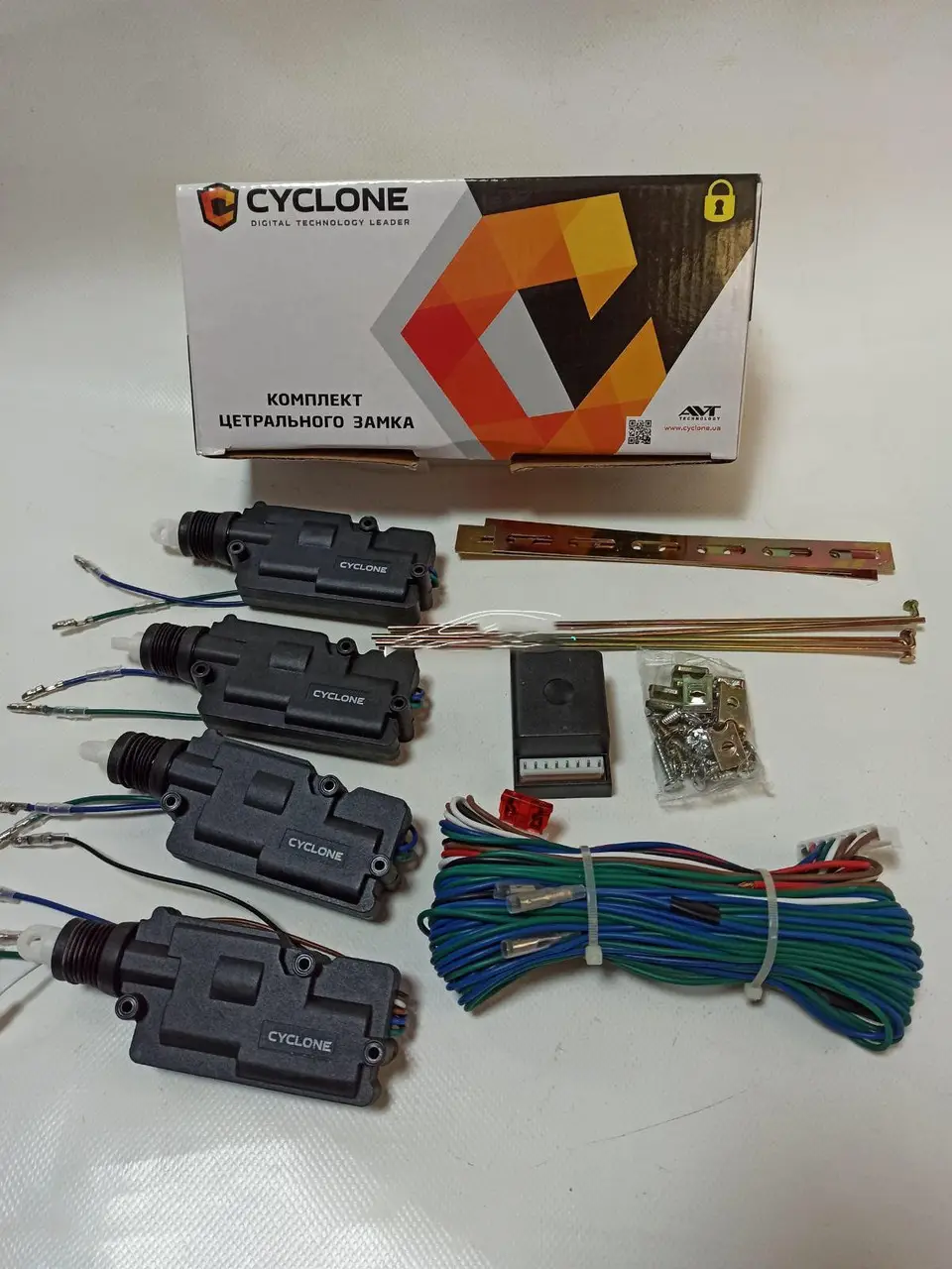Центральний замок повний комплект для авто 4 активатори Cyclon 7 кг без пульта, посилений