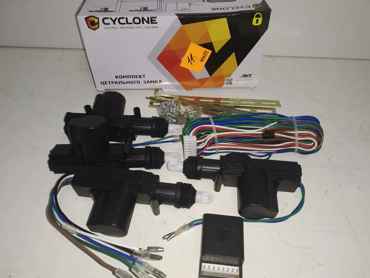 Центральний замок повний комплект для авто 4 активатори Cyclon 6 кг без пульта
